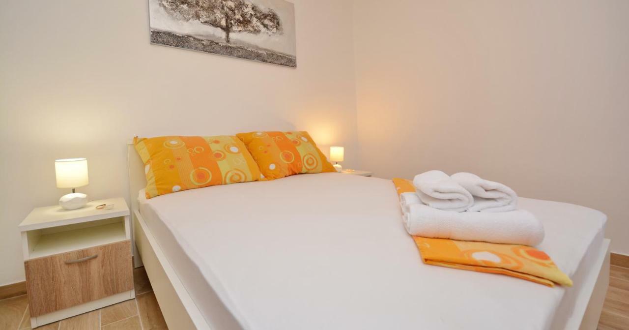 Apartmani Cesarec Basina Esterno foto