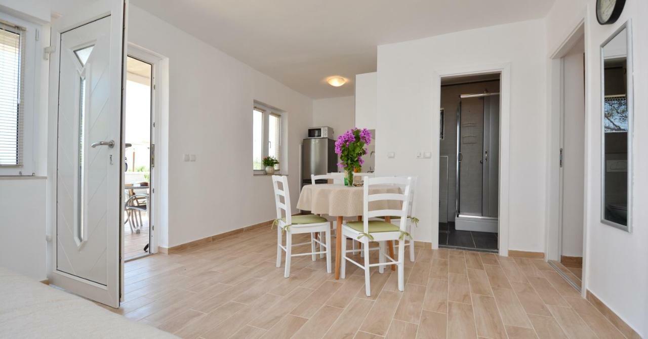 Apartmani Cesarec Basina Esterno foto